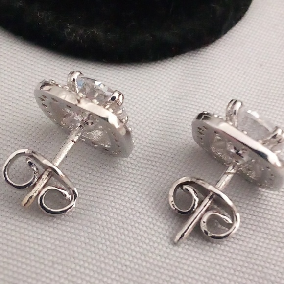 Vintage but never worn 1ct each sapphire cocktail studs ❤️ - Picture 3 of 5